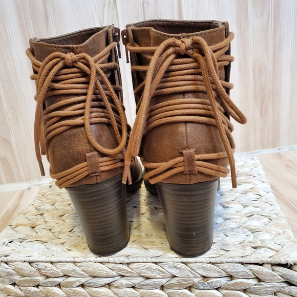 Madden Girl Cassy Boho Distressed Tan Bootie Ankle Boots Size 9.5 Heel Party - Picture 4 of 8